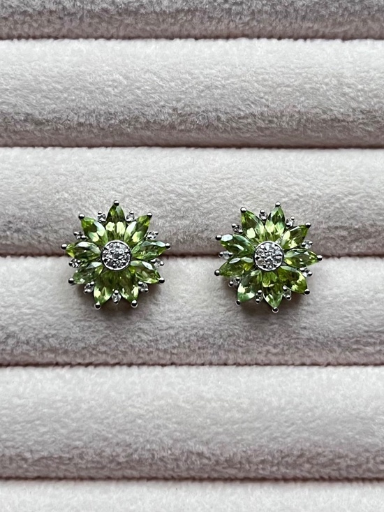 925 Sterling Silver Jewelry - E094 | Peridot & White Topaz Floral Studs